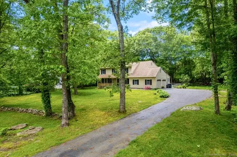 34 Chriswood Trce, Ledyard, CT 06339