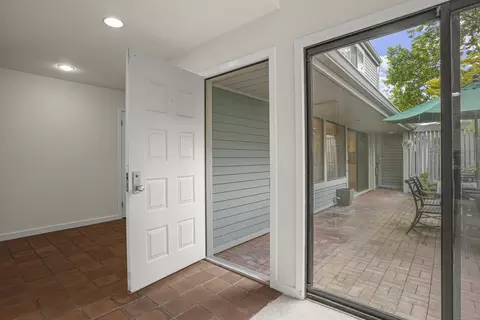 108 Harvest Cmns #108, Westport, CT 06880