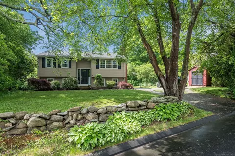 47 Willow Ln, Clinton, CT 06413