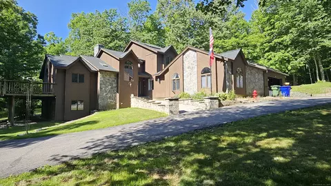 41 N Parker Rd, Marlborough, CT 06447