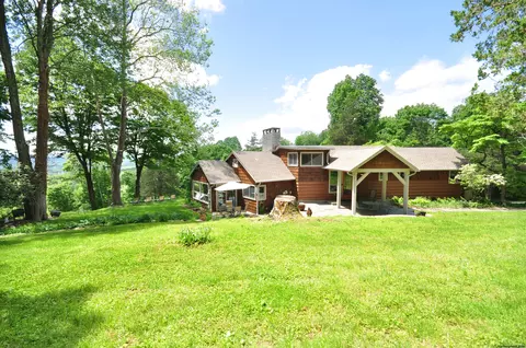 279 New Milford Rd W, Bridgewater, CT 06752