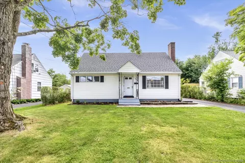 15 Lewis Ln, West Hartford, CT 06110