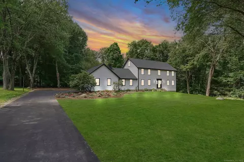 29 Colonial Dr, Monroe, CT 06468
