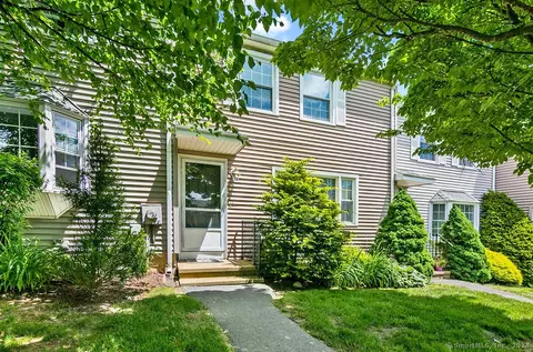 752 Long Hill Rd #752, Middletown, CT 06457