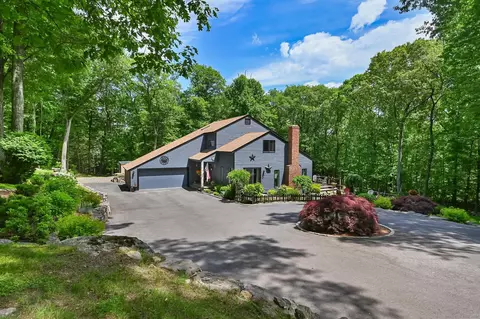 58 Dick Finn Rd, New Fairfield, CT 06812