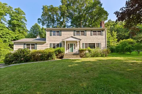 122 White Oak Ln, Stamford, CT 06905