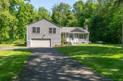11 Spring Valley Rd, Woodbridge, CT 06525