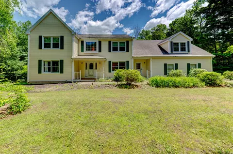 42 Elizabeth Dr, New Hartford, CT 06057