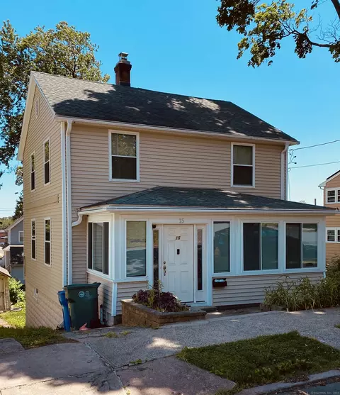 15 Savoy St, Hamden, CT 06514