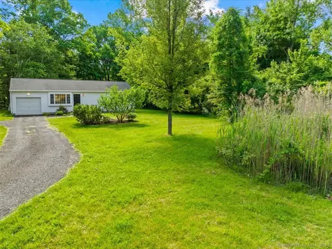 437 Bow Ln, Middletown, CT 06457