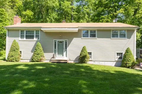 52 Briarwood Dr, North Branford, CT 06471