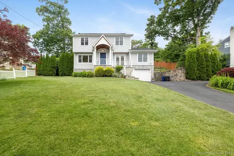 44 Ledgewood Dr, Norwalk, CT 06850