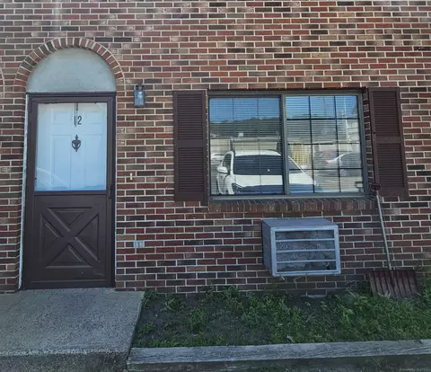 541 Pierpont Rd #12, Waterbury, CT 06705