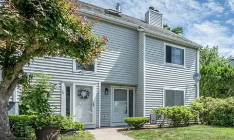 47 Sunridge Ln #47, Cromwell, CT 06416