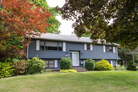 42 Owens Brook Blvd, Simsbury, CT 06070