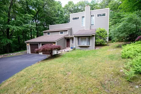 54 Strickland St, Glastonbury, CT 06033