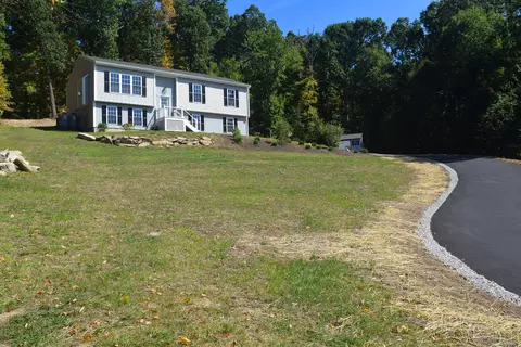 9 Tree Top Rd, Ellington, CT 06029