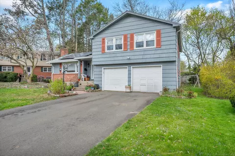 128 W Ridge Dr, West Hartford, CT 06117