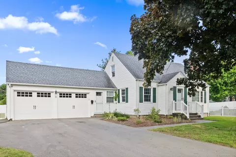 18 Cooper Dr, Glastonbury, CT 06033