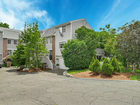 50 Alvord Ln #1, Stamford, CT 06902
