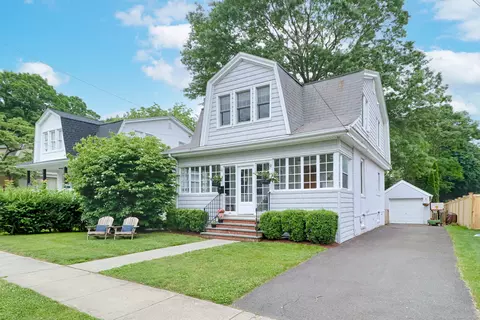 87 Edgewood Pl, Fairfield, CT 06825