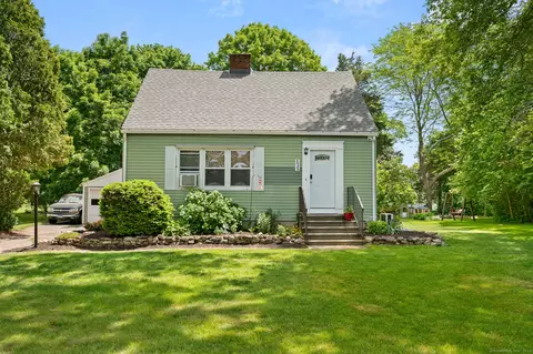 123 Spithead Rd, Waterford, CT 06385