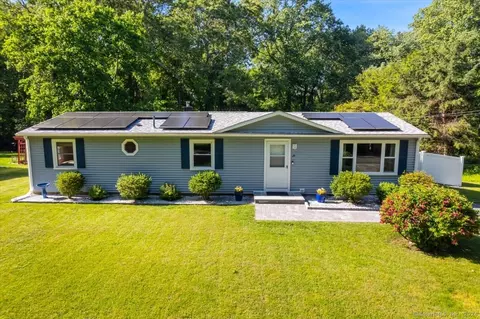 24 Woodland Dr, Clinton, CT 06413