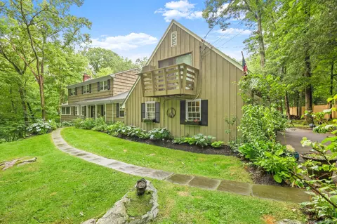 58 Pinnacle Rock Rd, Stamford, CT 06903