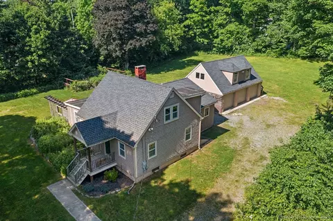 40 Gelding Hill Rd, Sandy Hook, CT 06482