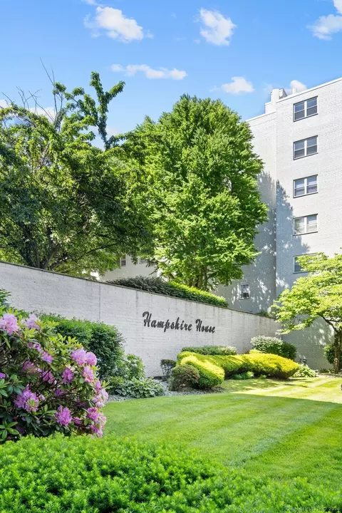 889 Farmington Ave #4I, West Hartford, CT 06119