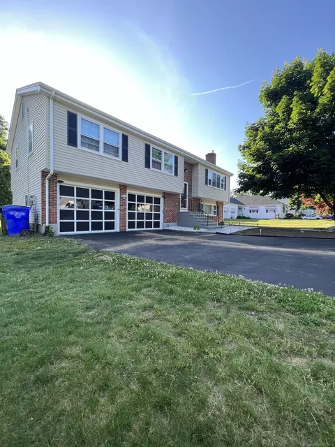 85 Hilltop Farms Ln, East Hartford, CT 06118