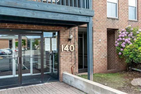 140 Kane St #C9, West Hartford, CT 06119