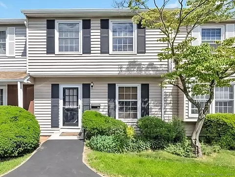 56 Greenwich Way #56, Milford, CT 06460