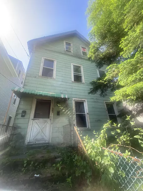 208 Dover St, New Haven, CT 06513