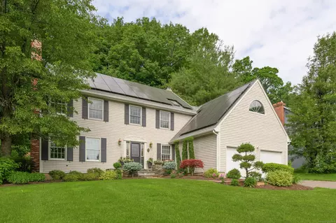 51 Oakridge, Farmington, CT 06085