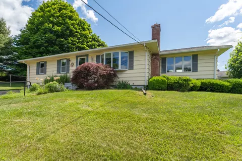 7 Evergreen Dr, North Branford, CT 06471