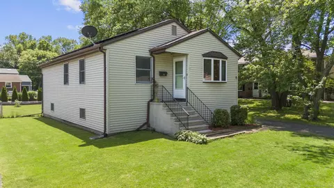 33 Mcdonald St, Plainville, CT 06062