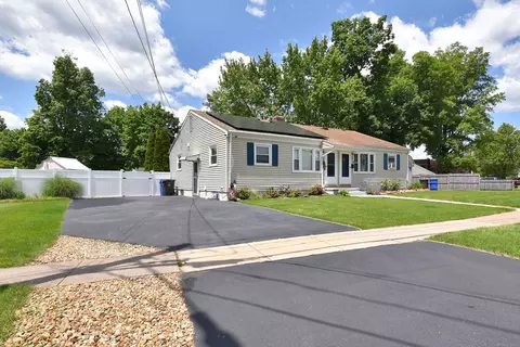 95 7th St, Newington, CT 06111