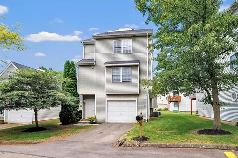 2390 State St #L25C, Hamden, CT 06517