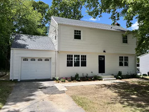 58 Oak Hill Rd, Montville, CT 06370