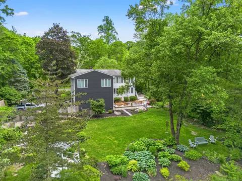 24 Merwin Brook Rd, Brookfield, CT 06804