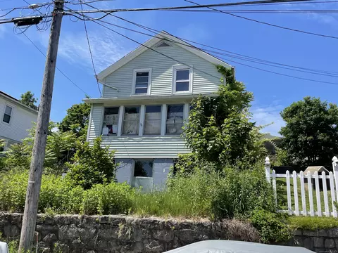 18 W High St, New London, CT 06320