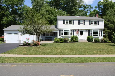 9 Brentwood Dr, Enfield, CT 06082