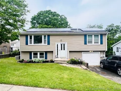 35 High Top Cir E, Hamden, CT 06514