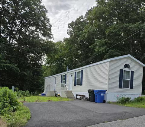 12 Pacemaker Ave, Norwich, CT 06360
