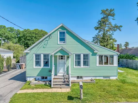 18 South St, East Lyme, CT 06357