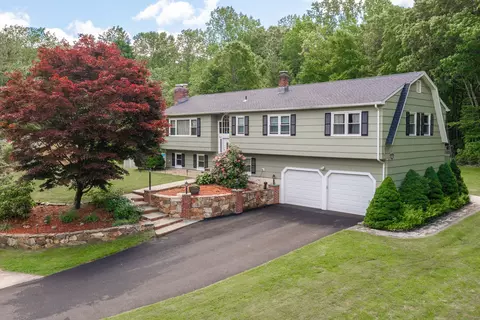 554 Cobblestone Dr, Orange, CT 06477