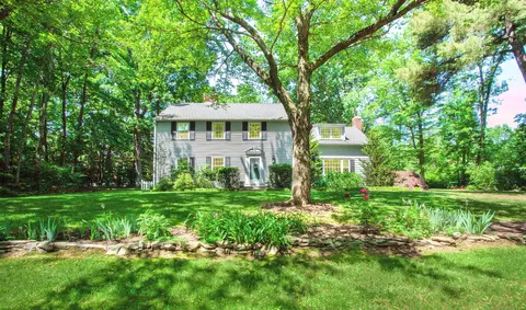 81 Oakridge Rd, Bristol, CT 06010