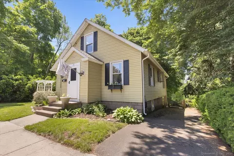 26 Evergreen Ave, Middletown, CT 06457