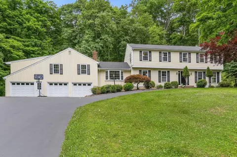 95 Deerfield Dr, Easton, CT 06612